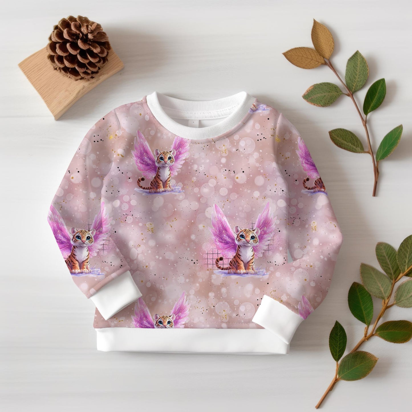 Nähbeispiel: Sweatshirt Kinder aus Jersey oder French Terry mit Tiger Fee in Rosa - Nachhaltige Wahl für kreative Nähideen