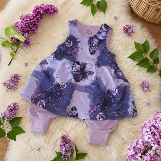 Baby Kleid mit Schmetterlingen aus Kinderstoff „Fliederflug“ in lila Jersey – Handmade Kinderkleidung