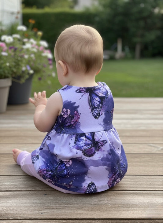 Handmade Baby Strampler-Kleid "Fliederflug"