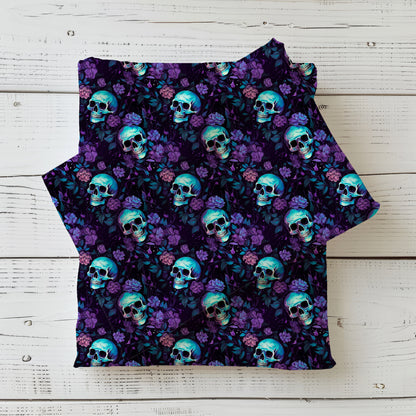 Lycra Stoffe Meterware „Totenkopf-Lila Blumen" UV 50+