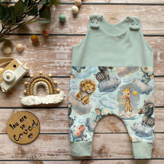 Handmade Baby Strampler "Safari träume" mint- geteilt