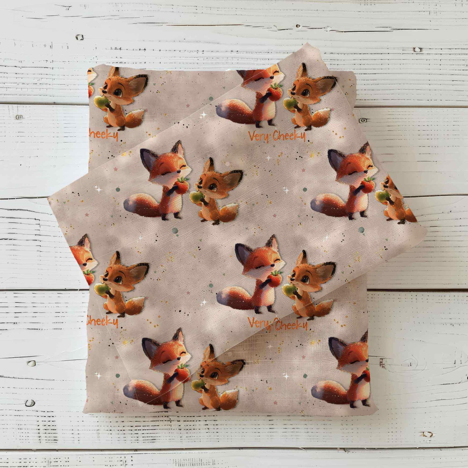 Very Cheeky Fuchs Stoff – Kinderstoff mit Fuchs & Apfel auf warmem Hintergrund – erhältlich als Jersey oder French Terry Meterware“