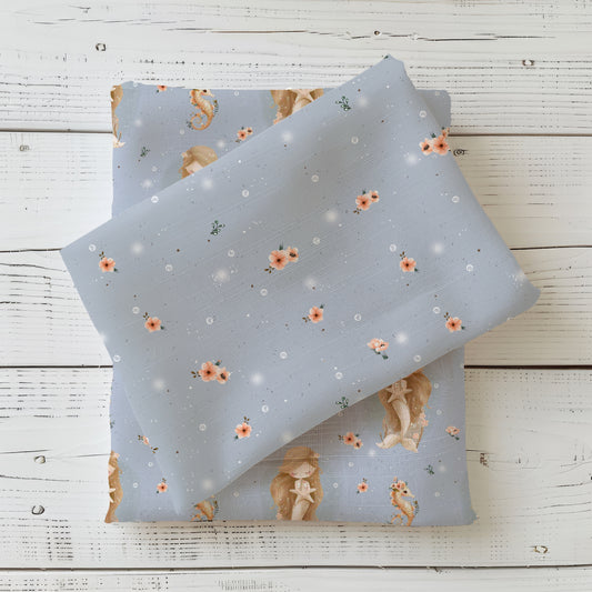 Ocean Blossom Mist Kombistoff – Blüten & Blasen auf Grau-Blau    |
| Kombistoff Kleine Meerjungfrau – Apricot-Blüten mit Wasserblasen |
| Ocean Blossom Mist Stoff – Jersey/French Terry/Rib Kombi         |
| Kombistoff Meerjungfrau – Blütenprint mit maritimen Details      |
| Ocean Blossom Mist Meterware – für Sets & Kinderkleidung         |
