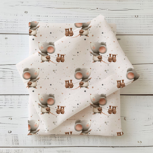 Kleine Maus auf Reisen | Maus Stoff Meterware | Kinderstoff für Kleidung