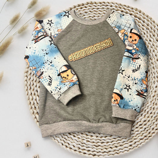 Raglan Sweatshirt Kinder "Skater Bär" in grau - French Terry