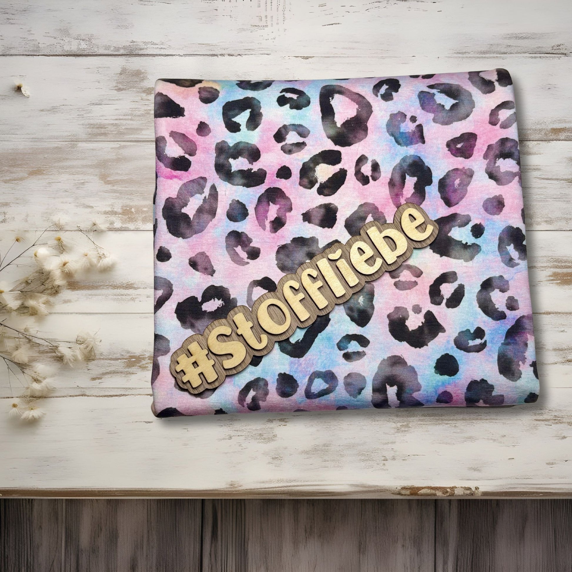 Wasserfarben Leo Stoff – farbenfrohes Leo-Muster in Lila, Blau & Orange – Jersey oder French Terry Meterware für Kleidung & Accessoires