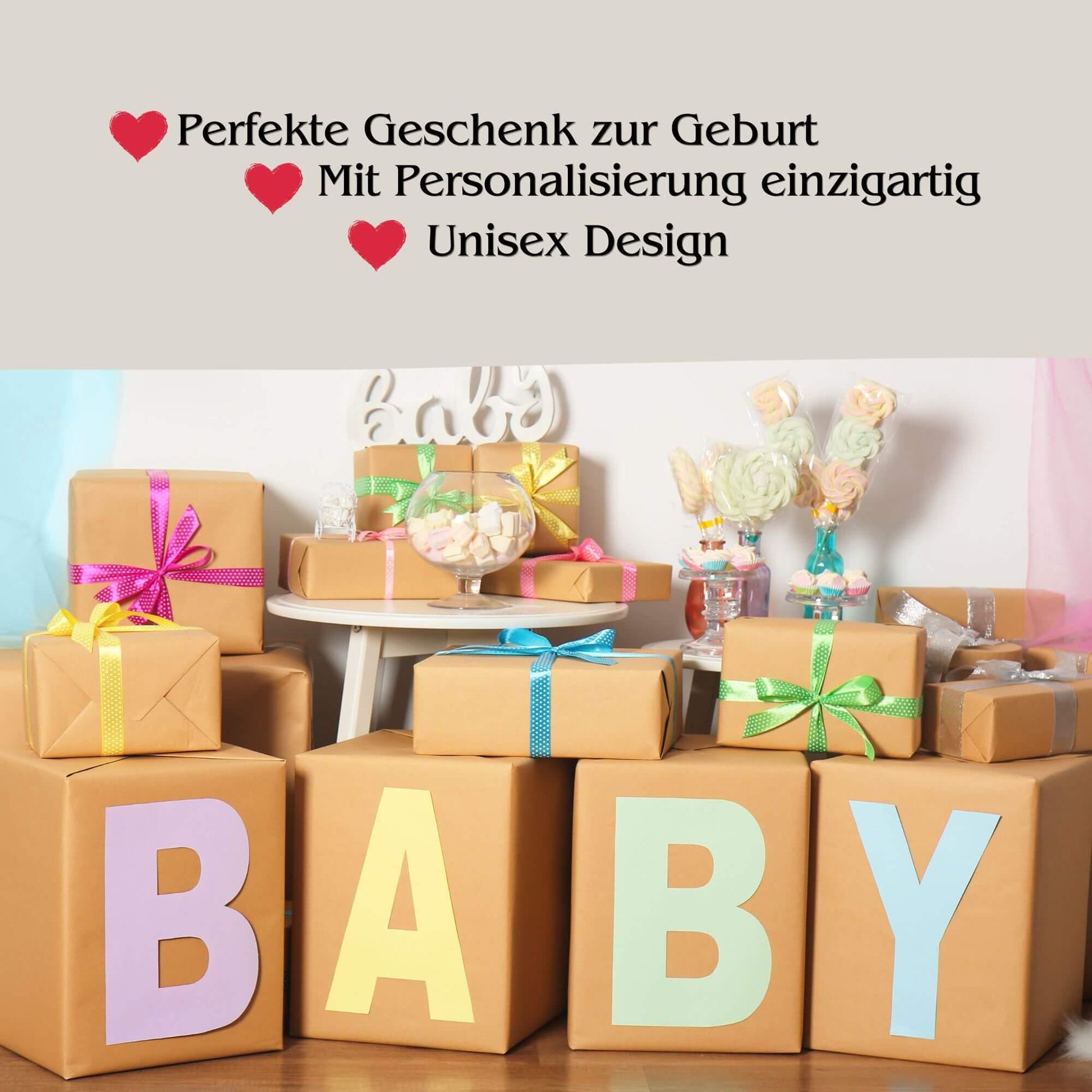 Baby-Geschenkset zur Geburt mit großen Geschenkboxen, Baby-Schriftzug, farbigen Bändern, Süßigkeiten und Tischdeko, ideal als individuelles Babyparty- oder Geburtsgeschenk im Unisex-Design.