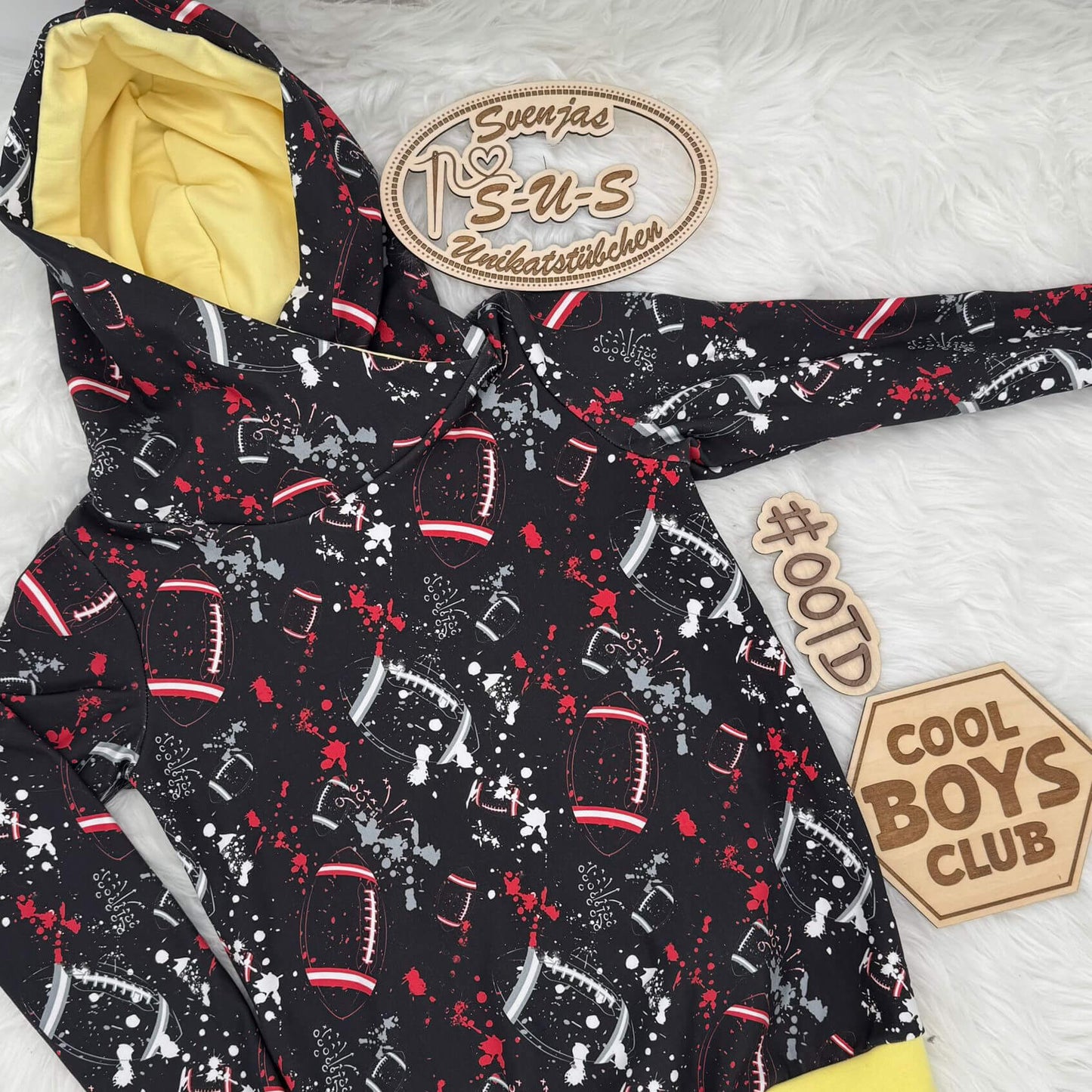 Handmade Kinder Hoodie mit Football Motiv und Kapuze, sportliches Kapuzen Sweater für Kinder aus weichem French Terry mit gelbem Innenfutter