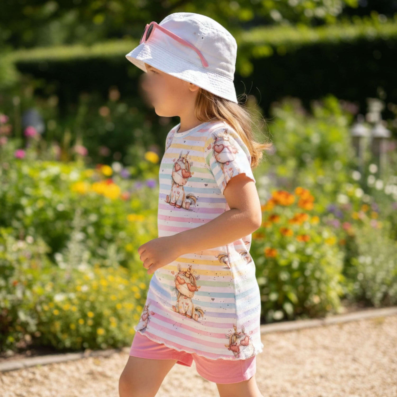 Handmade Kinder Tunika mit Einhorn Regenbogen Motiv aus Rib Jersey, sommerliches Mädchen Shirt für Kinderkleidung mit bunten Streifen und Einhornmotiv